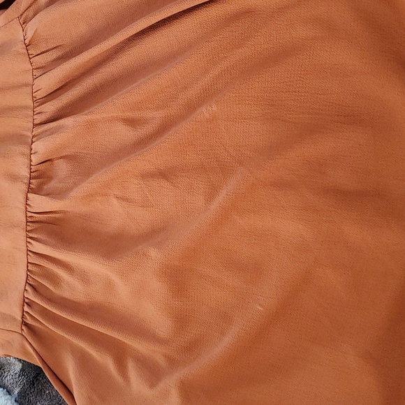 Blouse size medium. - Picture 5 of 8